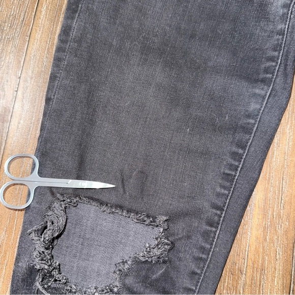 Madewell 9" High Rise Skinny Jeans in Black Raw Hem Distressed Boho - Picture 11 of 14